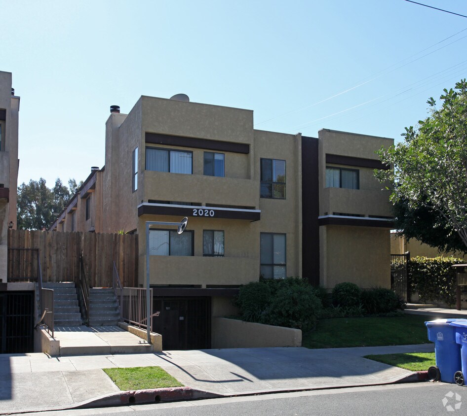 Primary Photo - 2020 Delaware Ave