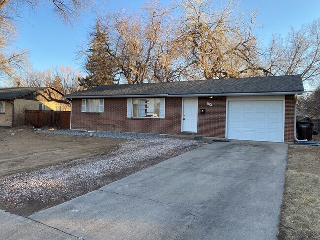 Foto del edificio - STUDENTS WELCOME! Campus West 5 Bed 2 Bath...