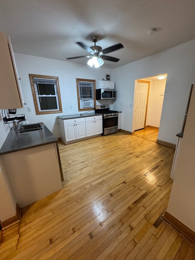 Building Photo - 3078 S Kinnickinnic Ave