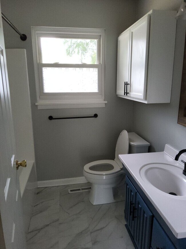Building Photo - 3 bedroom Ranch