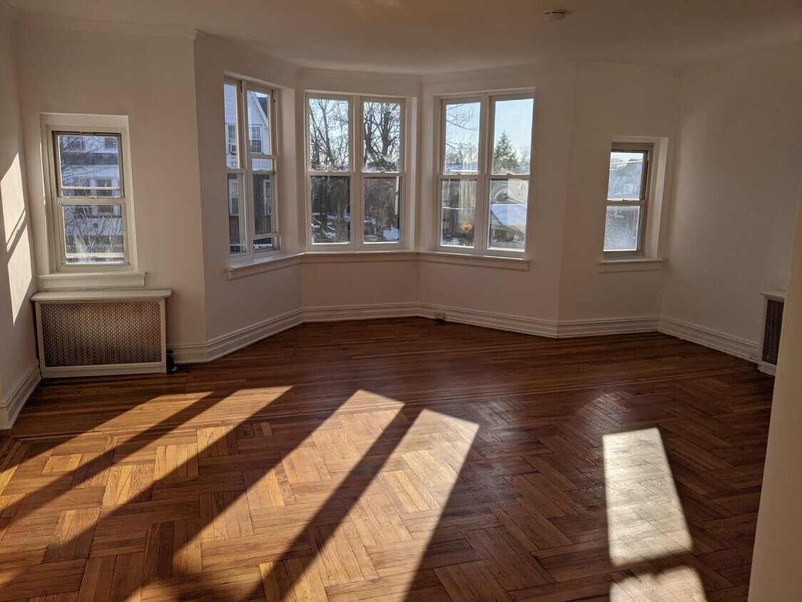 6801 Clyde St Unit 2nd floor, Forest Hills, NY 11375 Apartments in