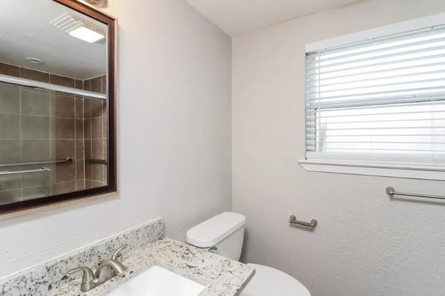 Foto del edificio - 1807 Rosewood Ln