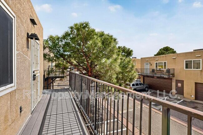 Foto del edificio - 12007 Stilwell Pl NE