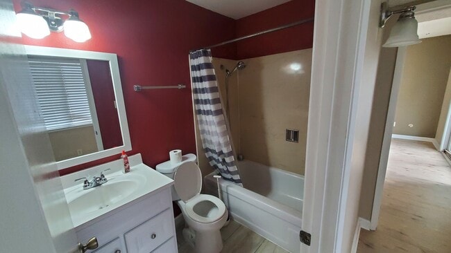 Building Photo - 2612 El Goya Dr