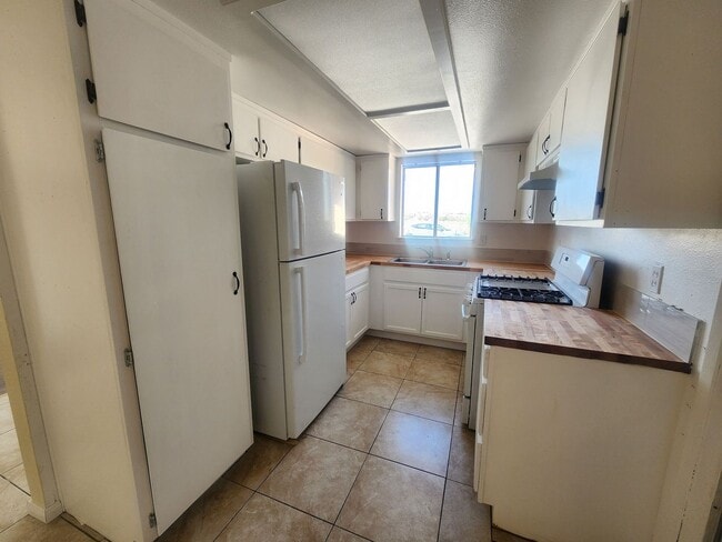 Building Photo - 73967 Buena Vista Dr