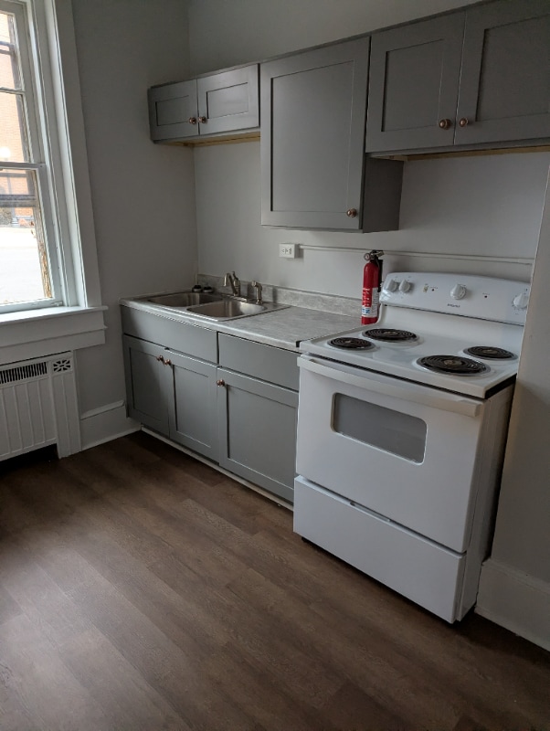 Building Photo - 102 S Maple Ave