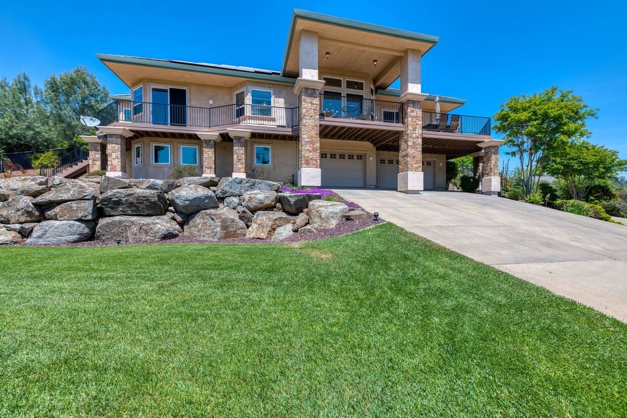 Primary Photo - Executive Hilltop Retreat in Cameron Park ...