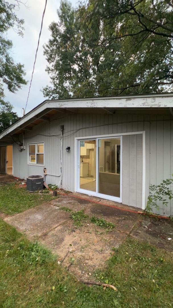 Building Photo - 1 Country Ln