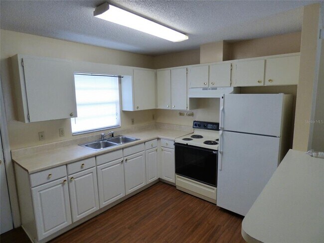 Building Photo - 2206 Section Dr