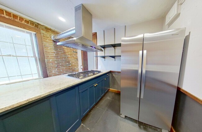 Building Photo - Charming Five Points home only blocks from downtown