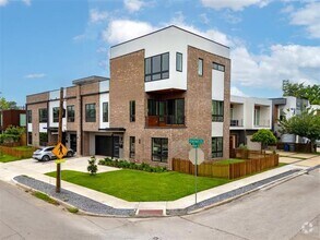 Building Photo - 2336 N Carroll Ave