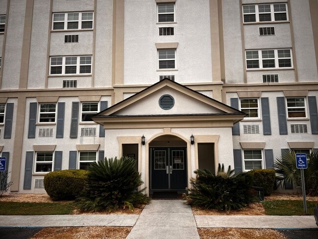 Building Photo - Beautiful, unfurnished studio condo in Myrtle Beach Golf and Yacht. Available now!