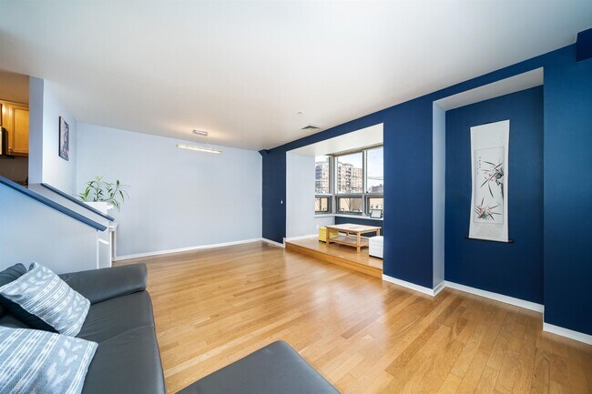 Foto del edificio - 689 Marin Blvd