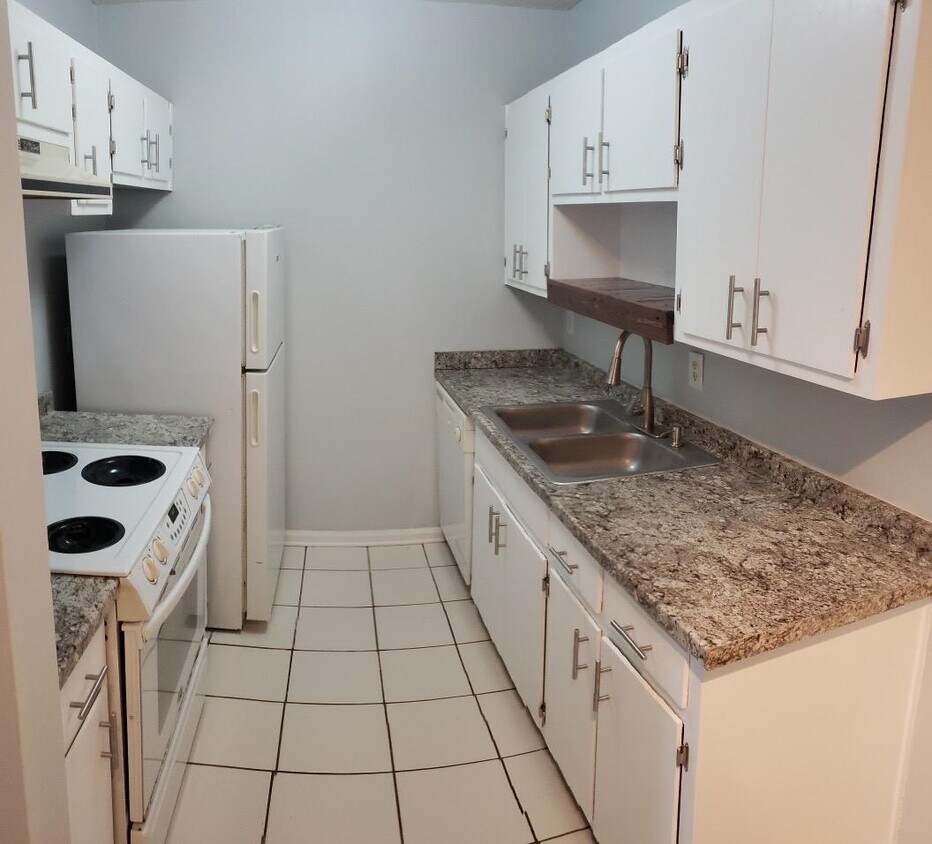 Building Photo - 2412 Talco Dr