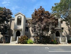 Building Photo - 9801 Emerald Point Dr