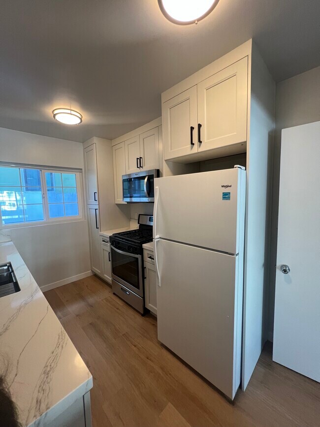 Foto del edificio - 2859 Leeward Ave