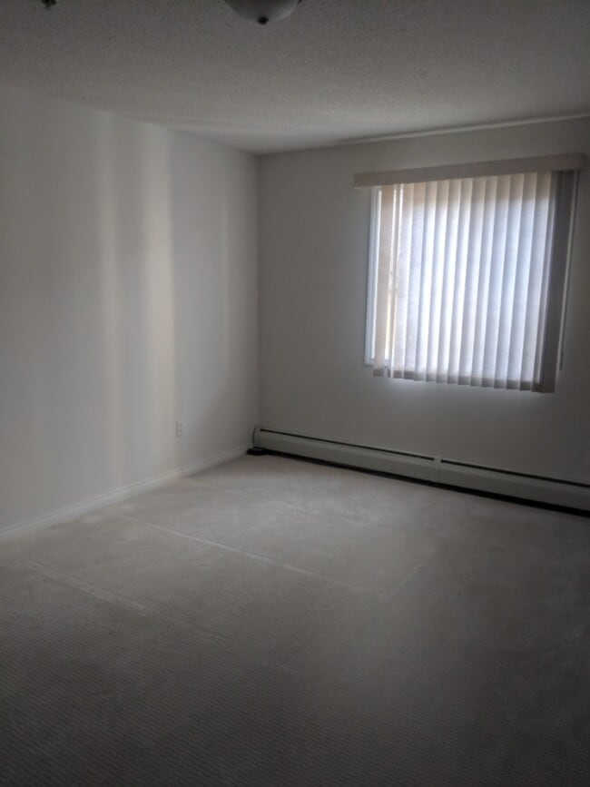 Building Photo - 2 Bed 2 Bath Unit in Edmonton, AB