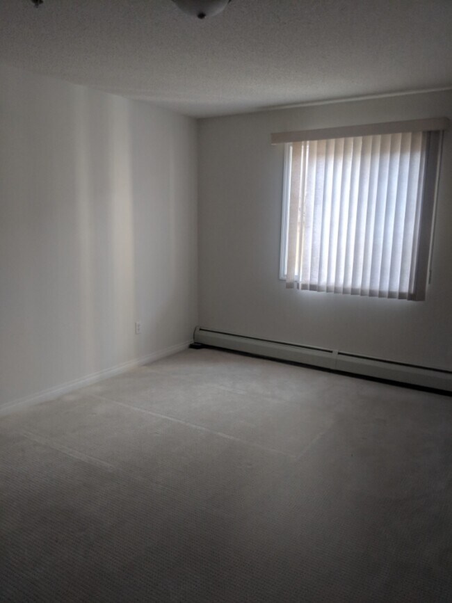 Photo du bâtiment - 2 Bed 2 Bath Unit in Edmonton, AB