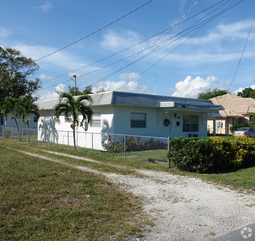 Foto del edificio - 609-613 NW 8th Ave