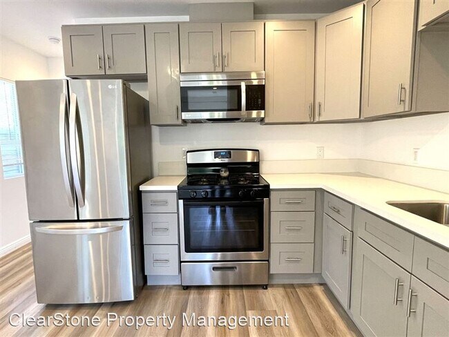 Foto del edificio - 8603 Collett Ave