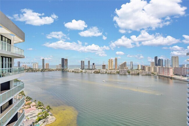Building Photo - 4000 Island Blvd