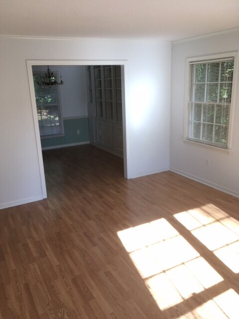 Foto principal - 355 Sandstone Drive - Pre-Leasing May 2024!