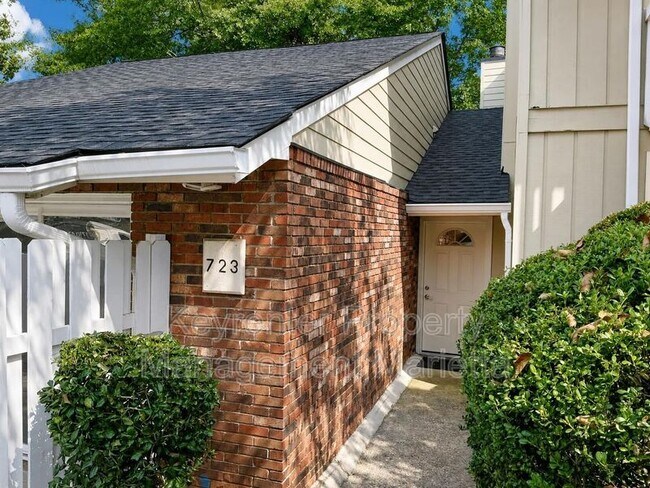 Foto del edificio - 723 Hanover Ln SE