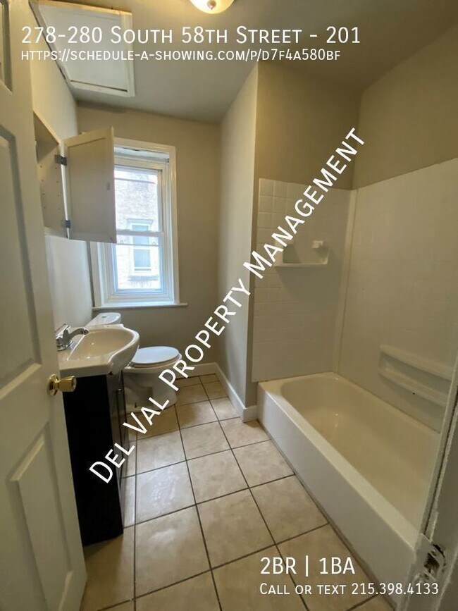 Building Photo - Contemporary 2-Bedroom Gem in Philadelphia...
