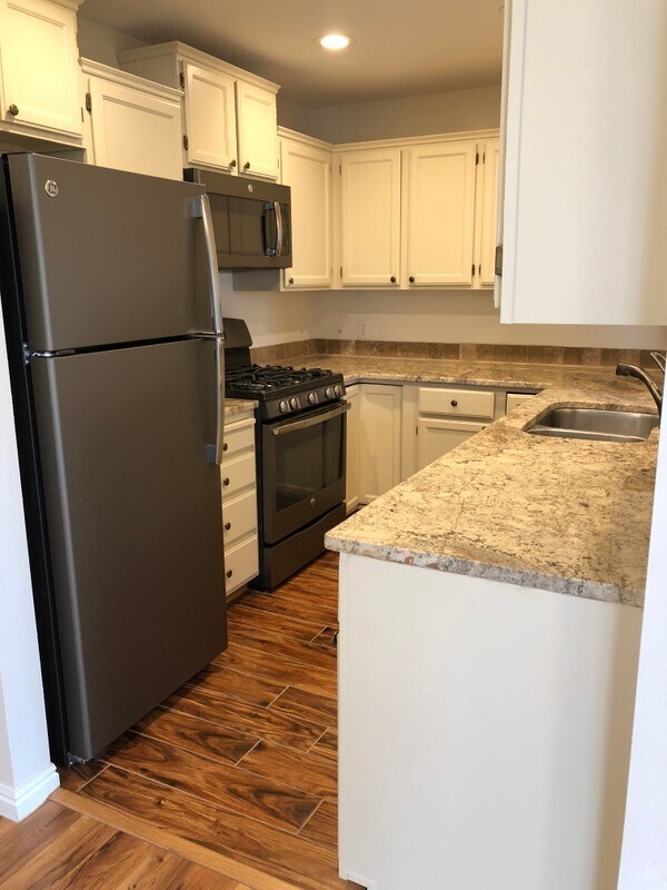 Foto del edificio - 818 Gatewood Dr