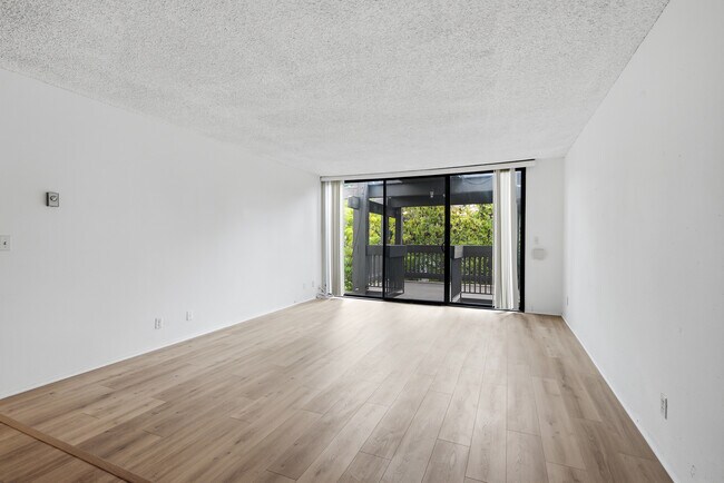 Foto del edificio - 7742 Redlands St