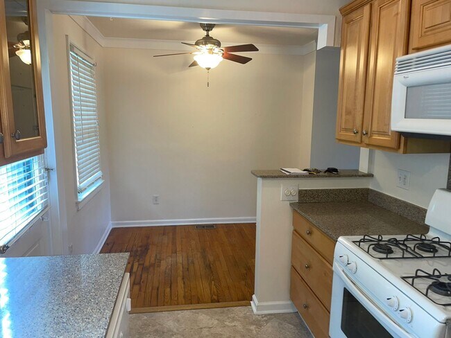 Foto del edificio - Adorable 2 Bedroom Condo in Selwyn Village!