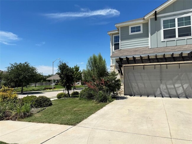 Building Photo - 2328 Calvert Dr