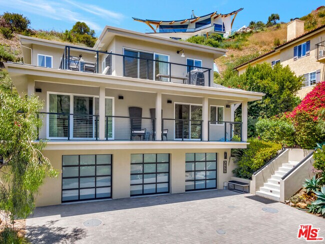 Building Photo - 3859 Rambla Pacifico St