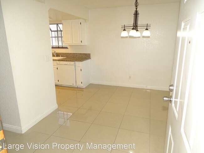 Foto del edificio - 2 br, 2 bath House - 5087 Eldora Avenue #1...