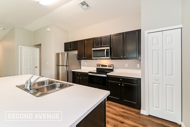 Building Photo - 106 Baldur Dr