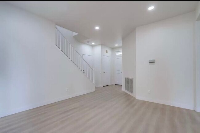 Foto del edificio - 11655 Compass Point Dr N