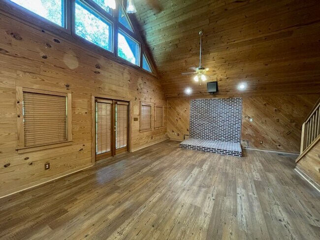 Foto del edificio - Wonderful cabin in the country and on a lake!