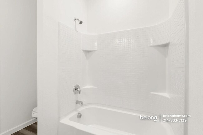 Foto del edificio - 10308 Holy Cross Ln