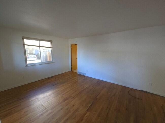 Building Photo - 2345-2347-2347 Goss St