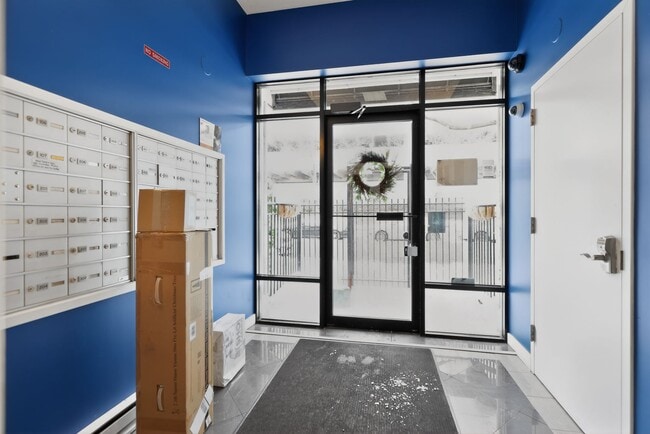 Foto del edificio - 811 W Eastwood Ave