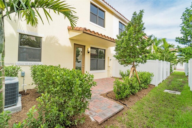 Building Photo - 118 NW 209th Way