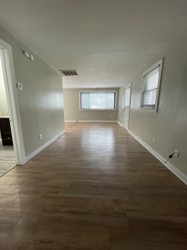 Building Photo - Your new home is waiting for you!