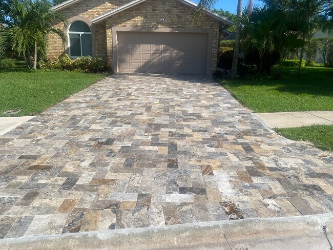 Building Photo - 10150 Camelback Ln