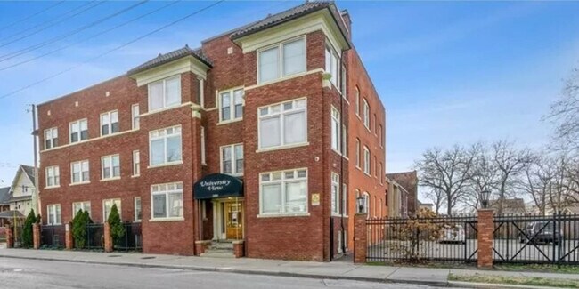 Estacionamiento cerrado - 11433 Ashbury Ave