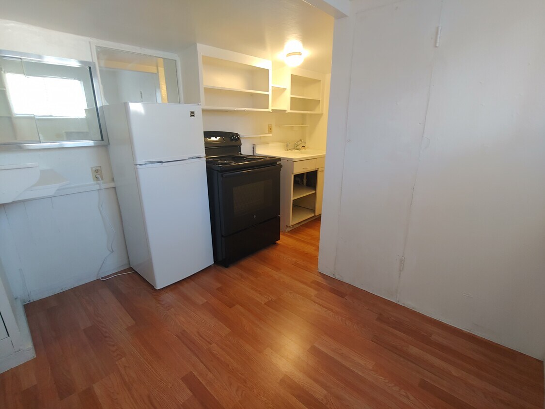 Primary Photo - 431 W 1st St