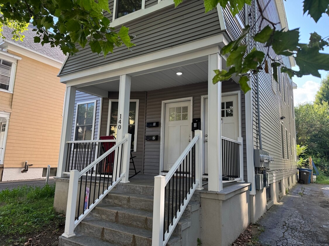 Primary Photo - 140 Foster St