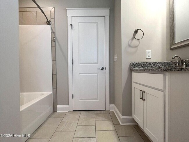 Foto del edificio - 404 Endicott Ct