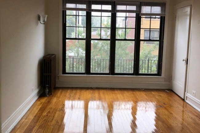 Foto del edificio - 1749 W Devon Ave