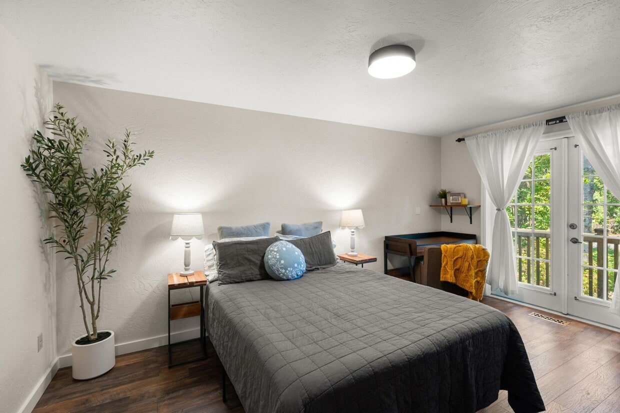 Primary Photo - Lovely 3-bedroom home, Inground pool and l...