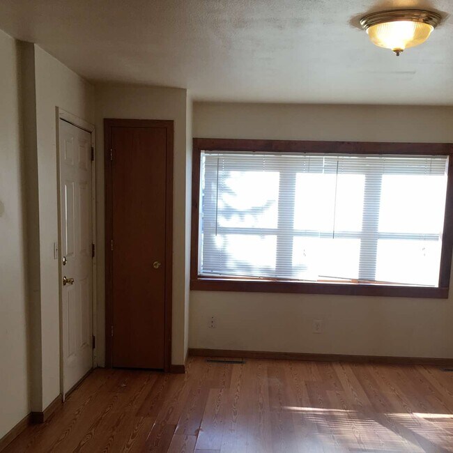 Building Photo - 12833 Briar Ct